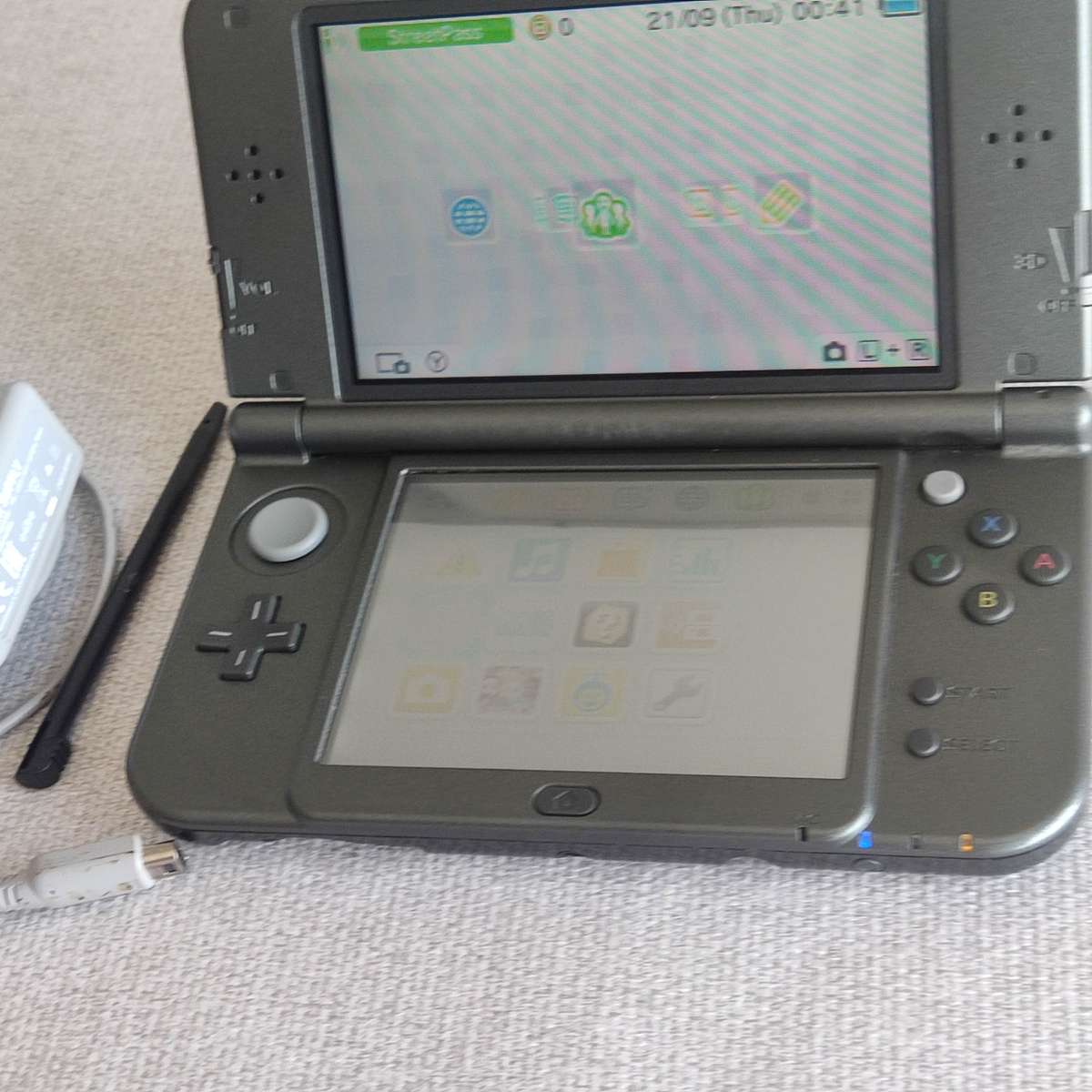`New` Nintendo 3ds xl console