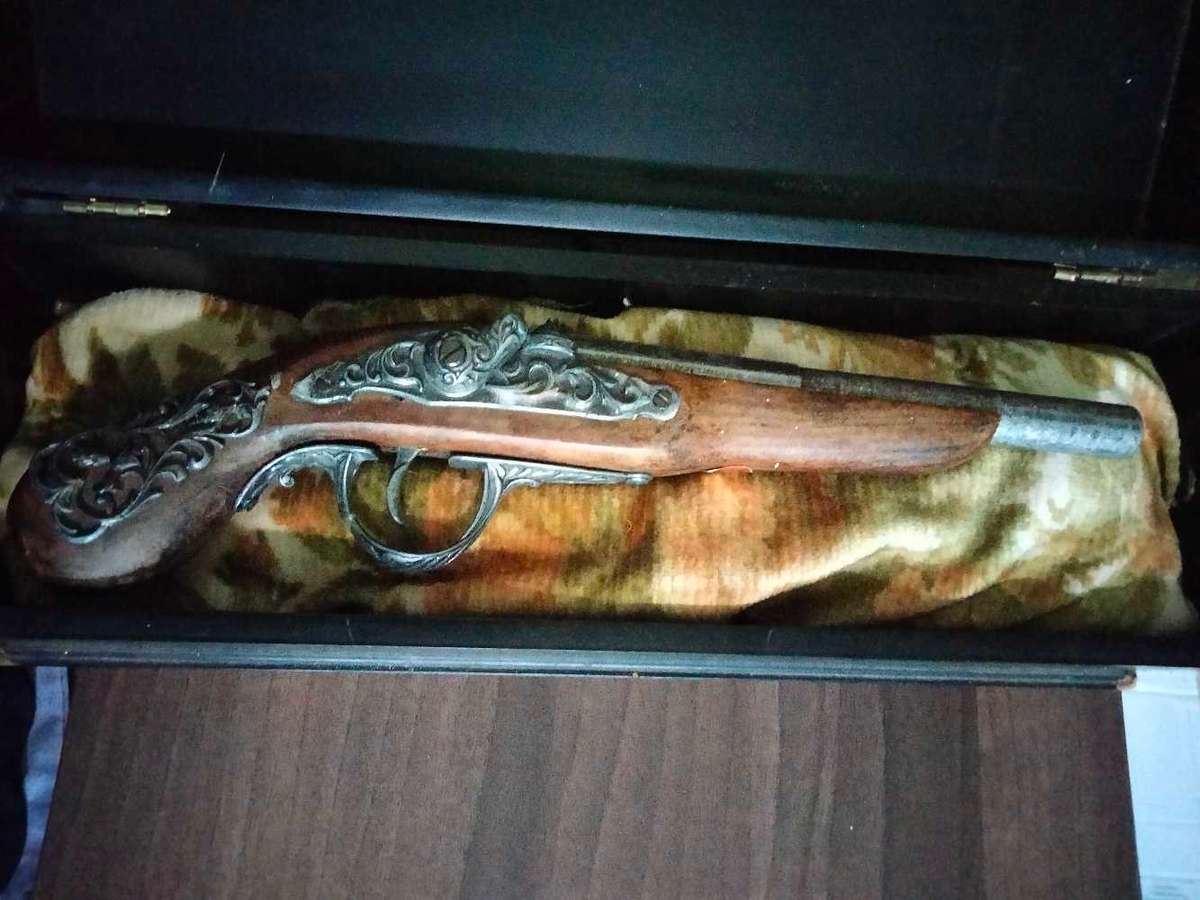 Flintlock pistol