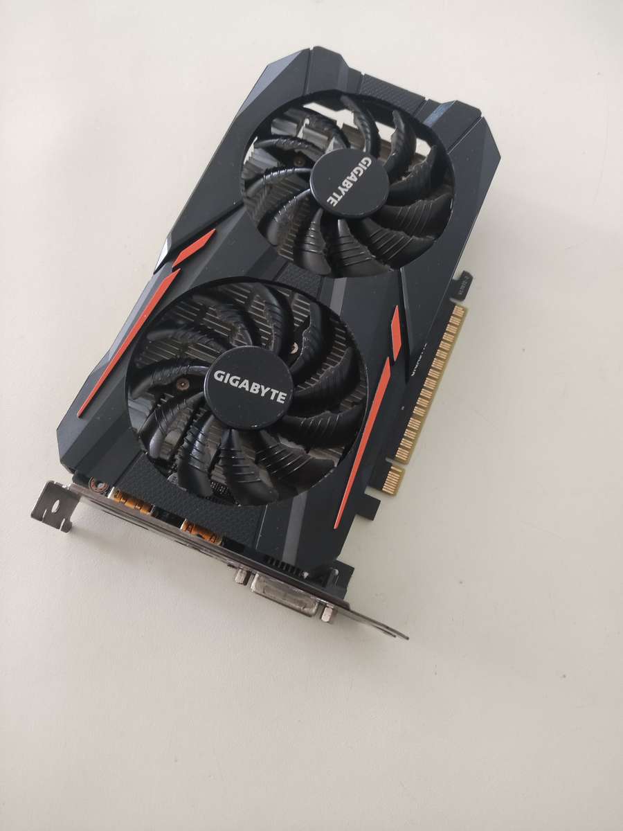 Gigabyte GTX1050 Ti 4GB GDDR5 Graphics card**No External power Needed**Amazing Little card