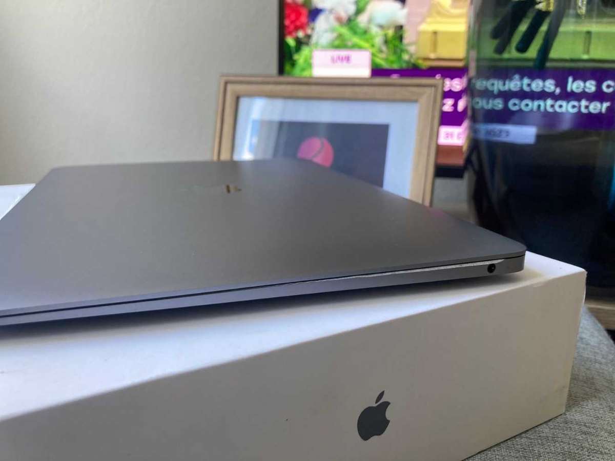 2020 Apple Macbook Air M1 Chip 8GB RAM unified Memory 256GB SSD Storage Space Grey