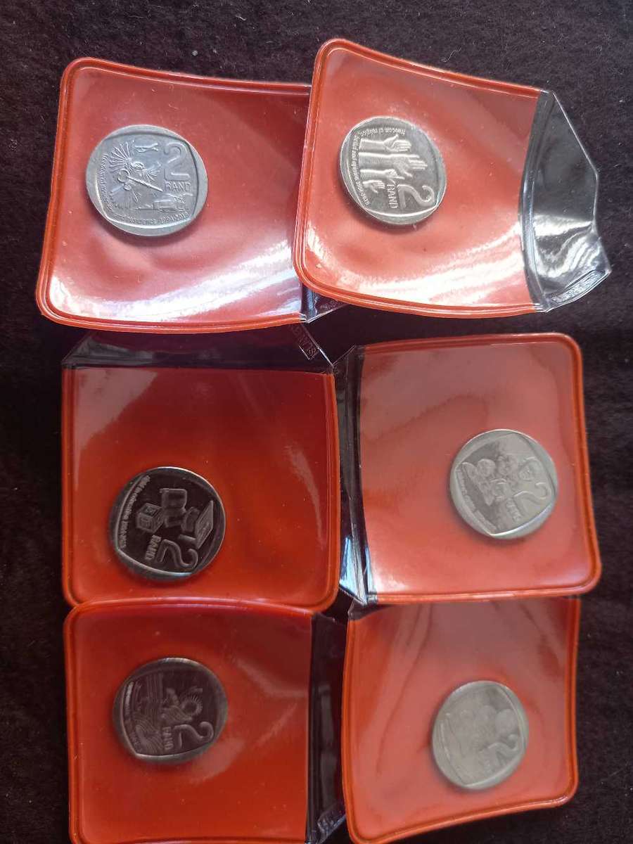 6 x 2019 R2 COINS AS PER PICTURE