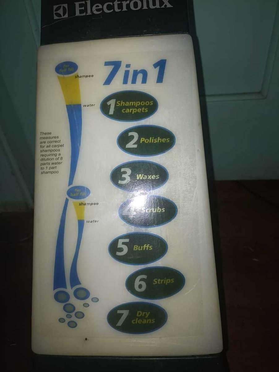 Electrolux 7 in 1 carpet shampooer