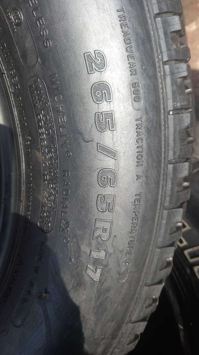 265/65/17 Michelin AT Lx. 85% life