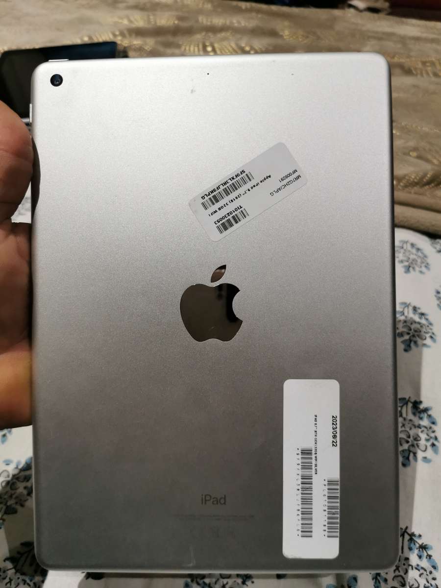 iPad 9.7` 32GB WIFI (2018 6TH GEN) USED