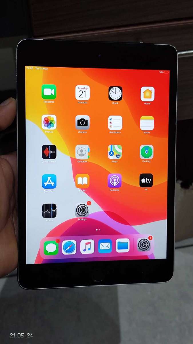 Apple iPad mini 4 16GB cellular+ wifi Space Gray (Pre Owned)