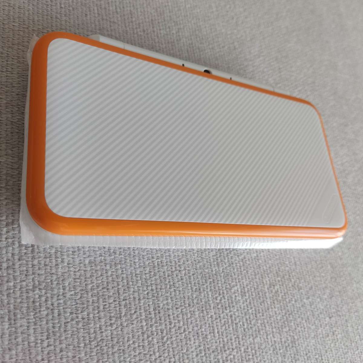 `New` Nintendo 2ds xl Console with original charger +box