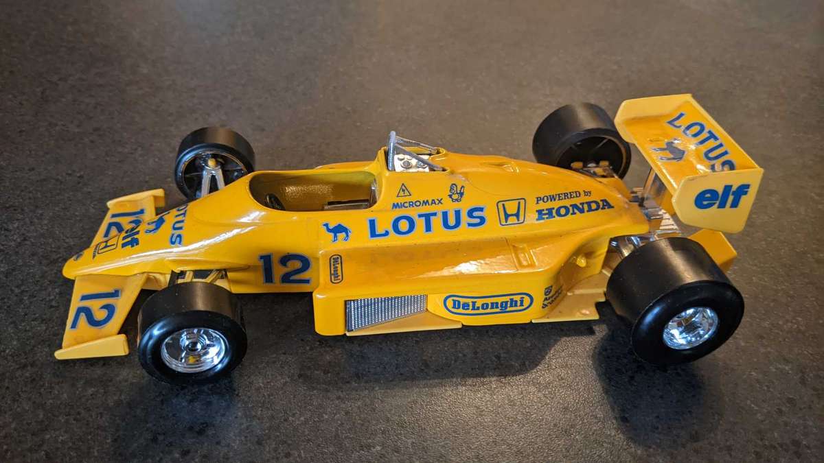 Burago Lotus 97 T Senna