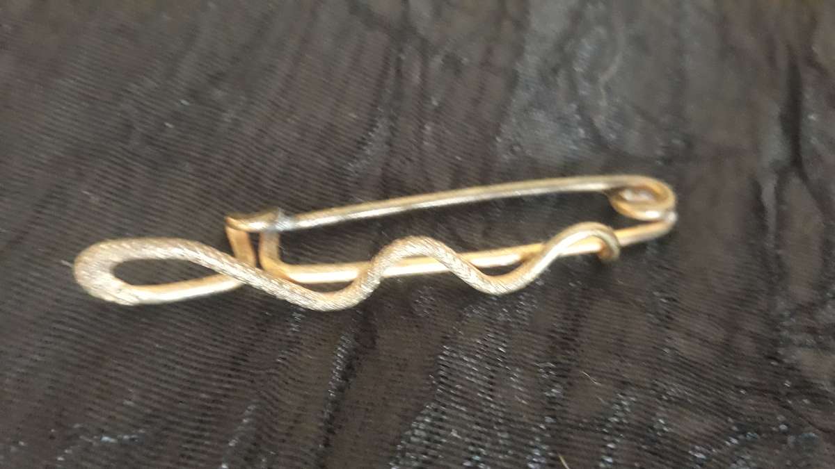 VINTAGE SERPENT SAFETY PIN