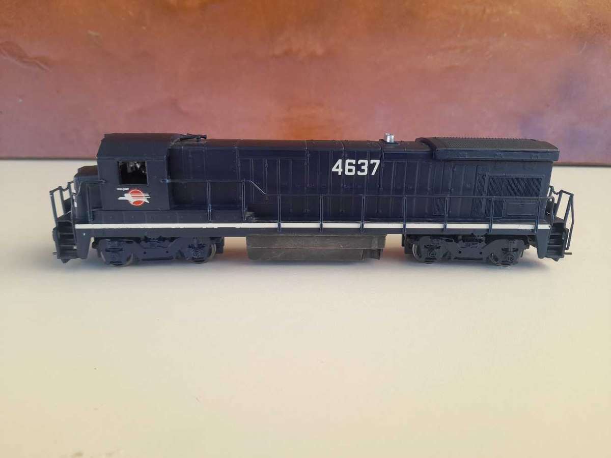 HO BACHMANN DIESEL LOCOMOTIVE GE 830-7