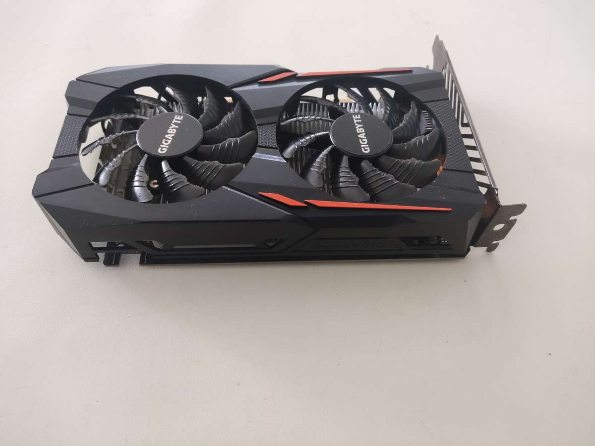 Gigabyte GTX1050 Ti 4GB GDDR5 Graphics card**No External power Needed**Amazing Little card