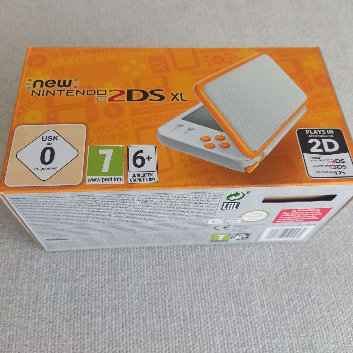 `New` Nintendo 2ds xl Console with original charger +box