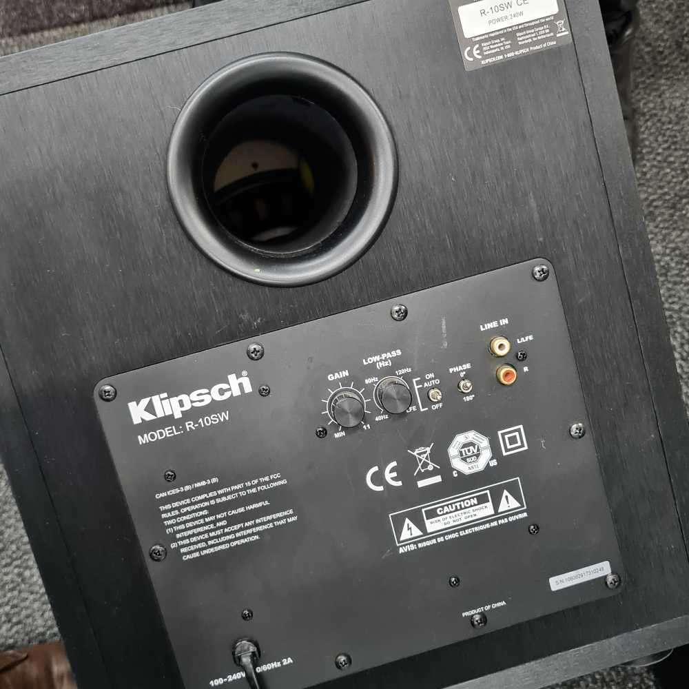 Klipsch R-28F 3.1 speakers. 2 towers, one center and one 10` Subwoofer. Speakers