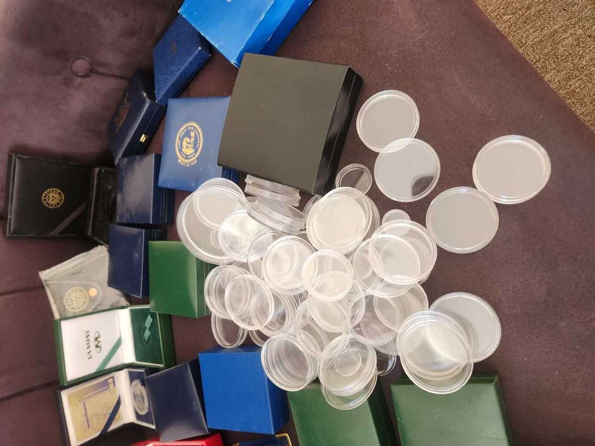 Coin boxes and capsules