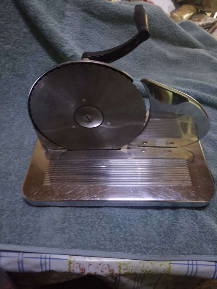 Pineware vintage bread slicer