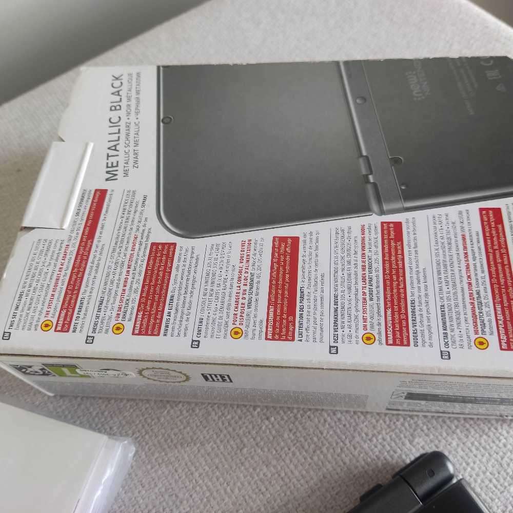 `New` Nintendo 3ds xl console with box +original charger +games (e-shop)