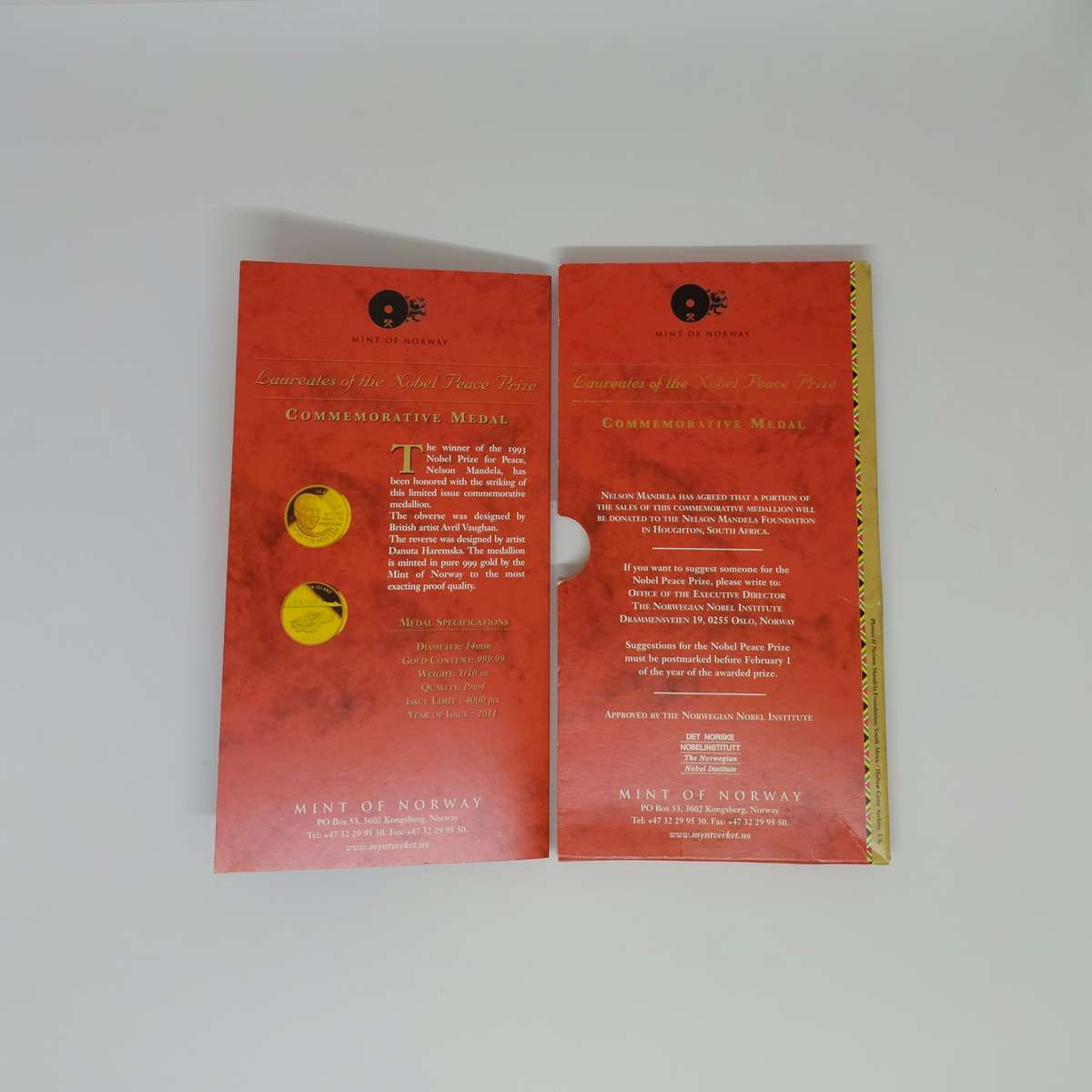 NELSON MANDELA COMMEMORATIVE MEDAL 1/10 OZ PURE GOLD IN BROCHURE NOBEL LAUREATES