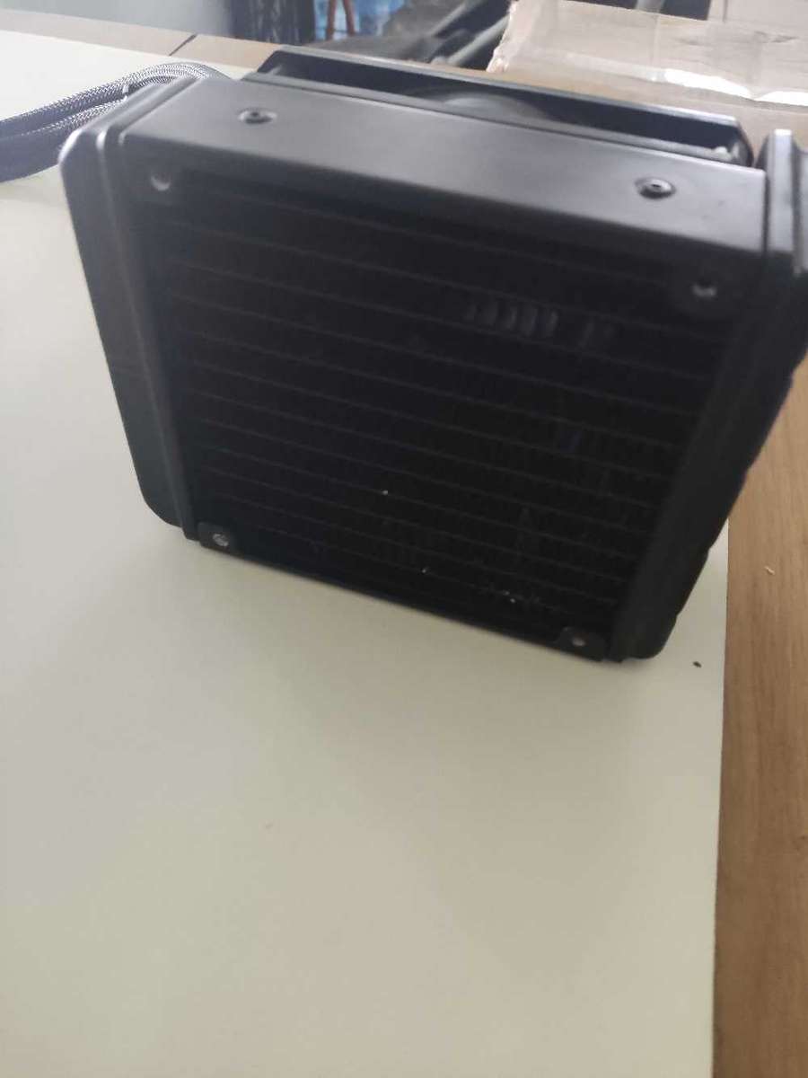 XFX AMD R9 Fury X 4GB HBM Graphics card**HDMI**Watercooled**Has air in AIO