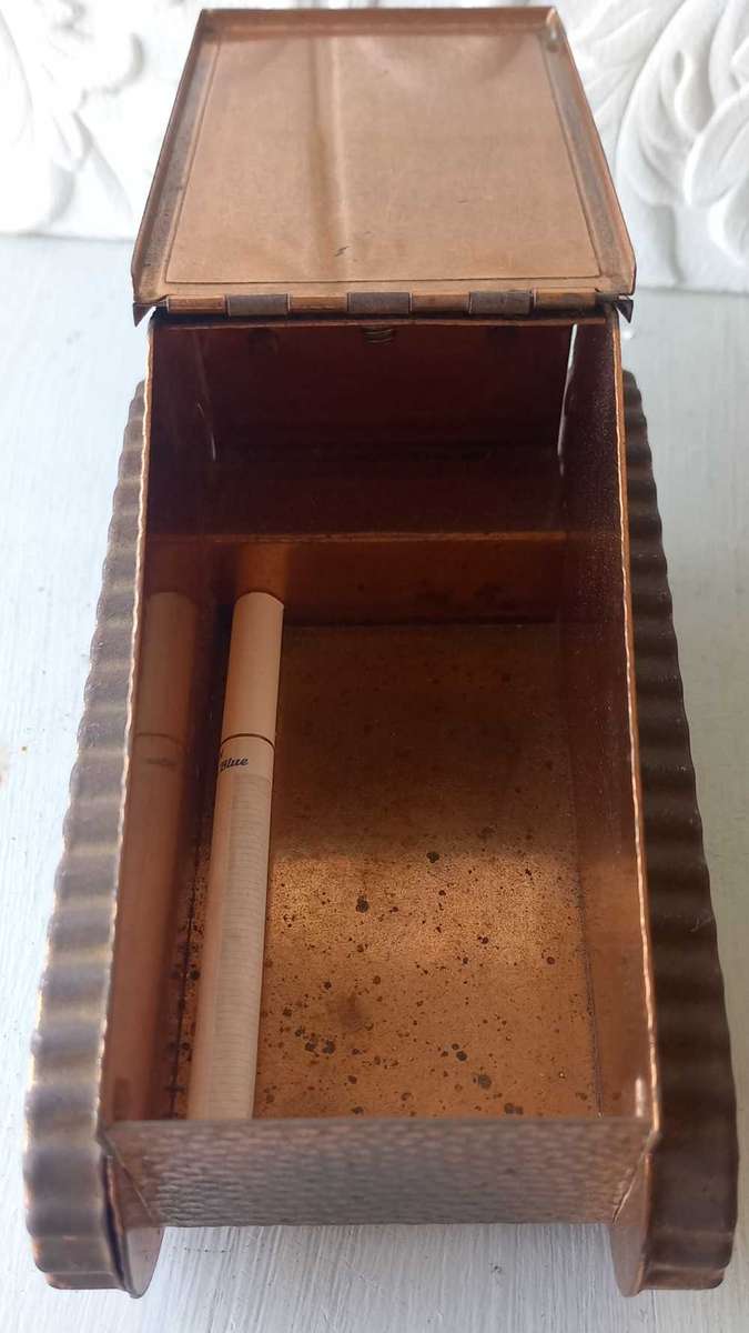 Cigarette Dispenser Tank/armored carrier Ornament