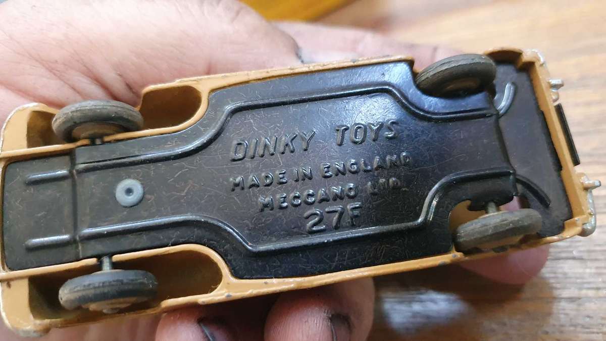 Meccano Ltd Dinky Toys #344 Estate car die-cast model -