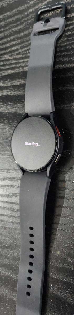 Samsung Watch 5 40MM Bluetooth Varient[Battery Doesn`t Seem To Last Long/But Last Couple Hours]