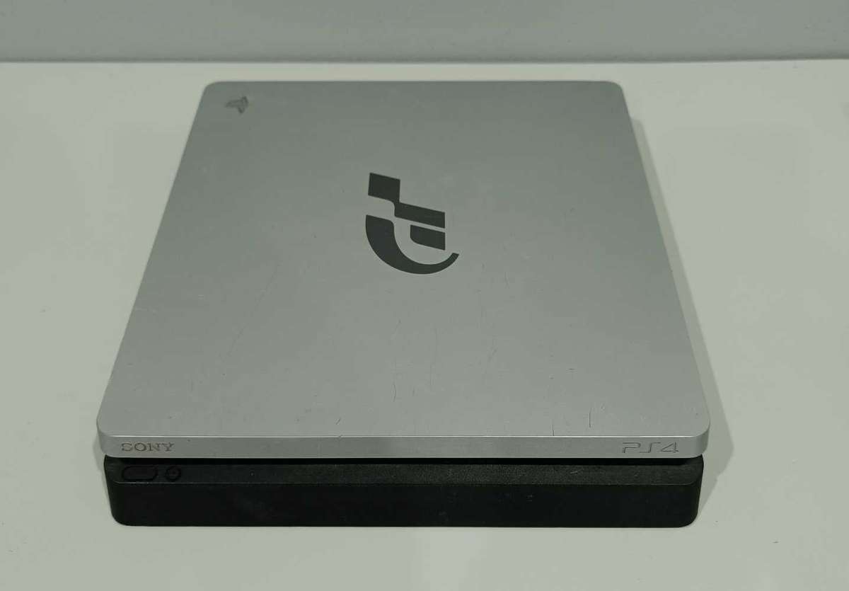 Playstation 4 Slim Limited Edition GT 1TB