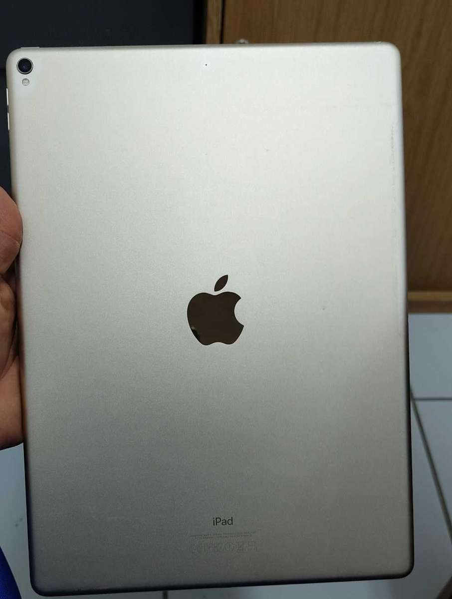 iPad Pro 12.9 " (2nd Gen) 512GB wifi only Gold colour (Pre Owned)