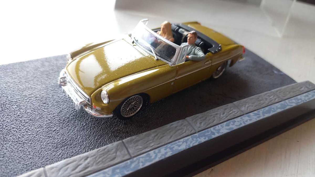 007 MGB - The Man With The Golden Gun