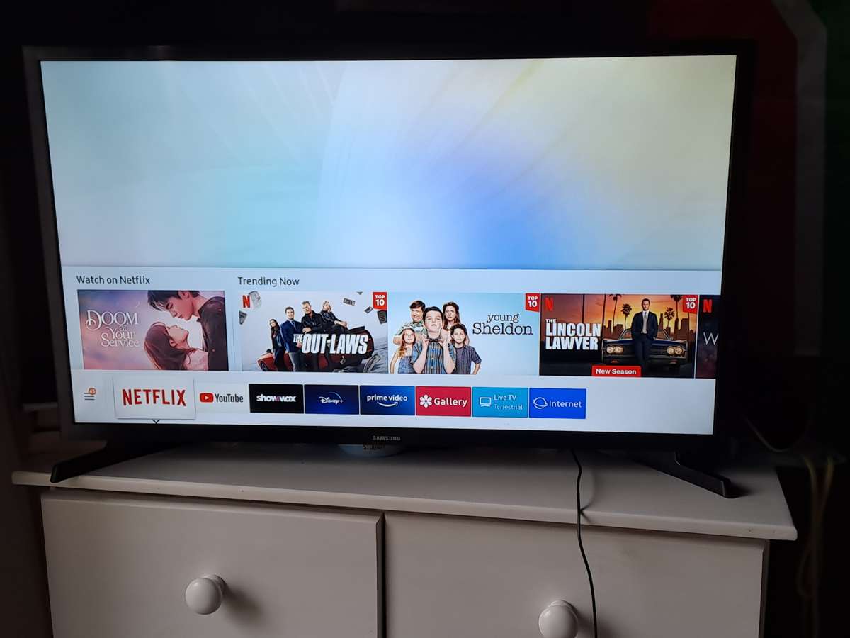Samsung 32" Smart HD TV 5 series