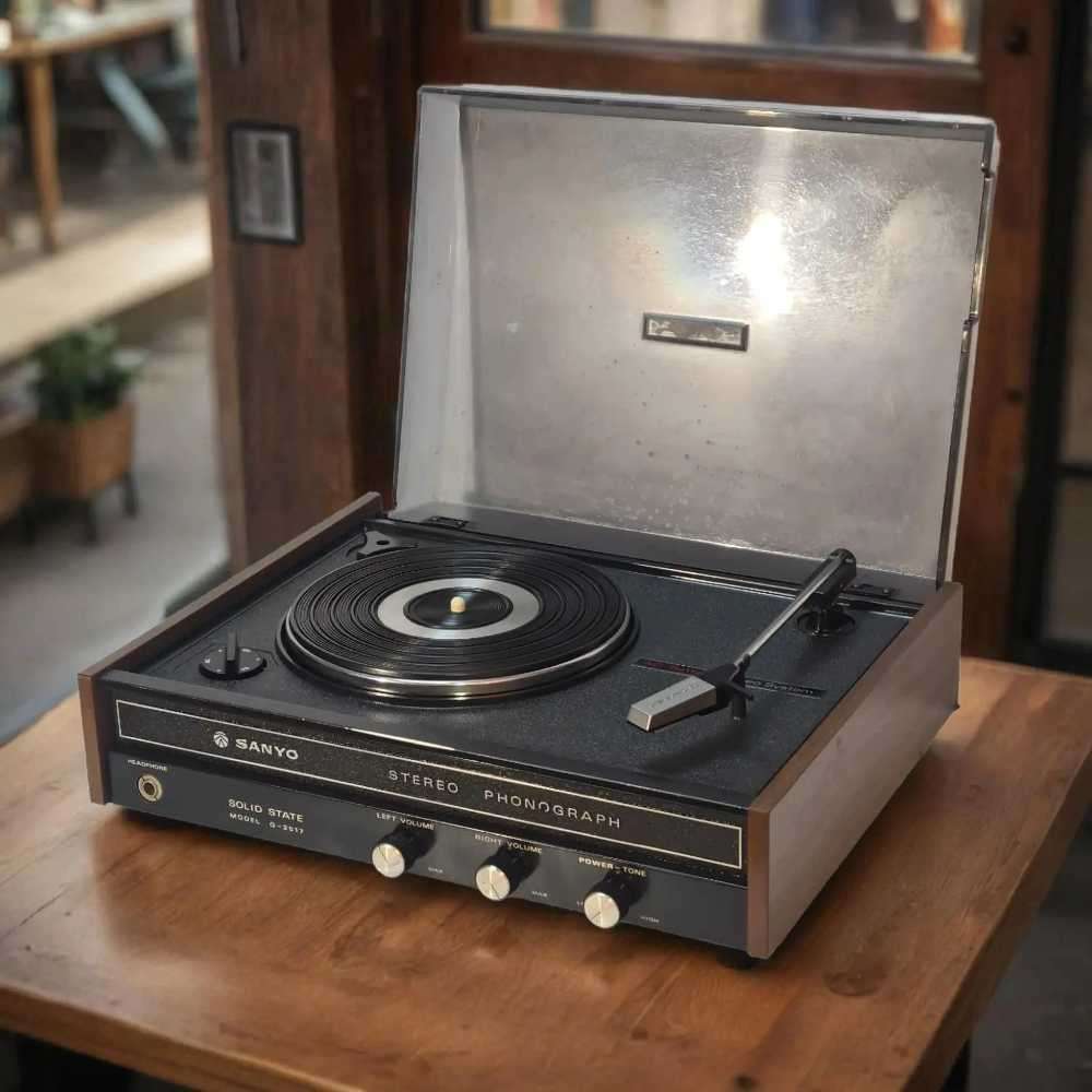 Vintage SANYO stereo phonograph