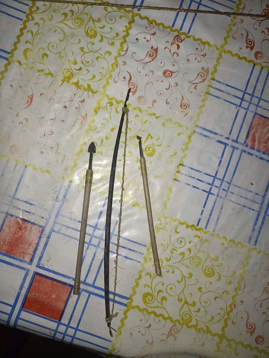 Koisan /Bushman bow and spheres