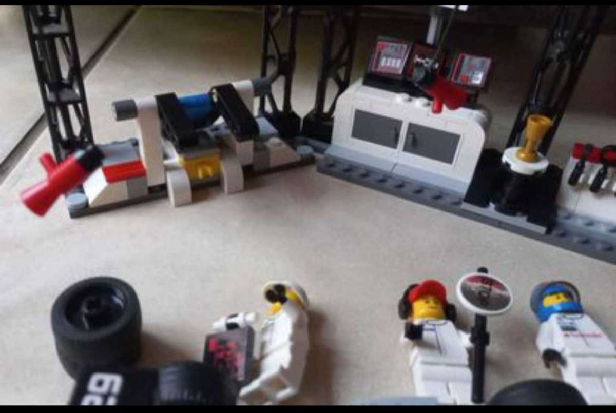 LEGO Speed Champions McLaren Mercedes Pit Stop (75911) - Set retired