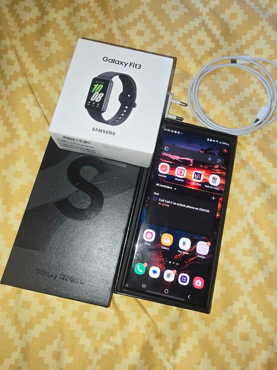 Samsung galaxy S22 Ultra & Galaxy Fit 3 bundle