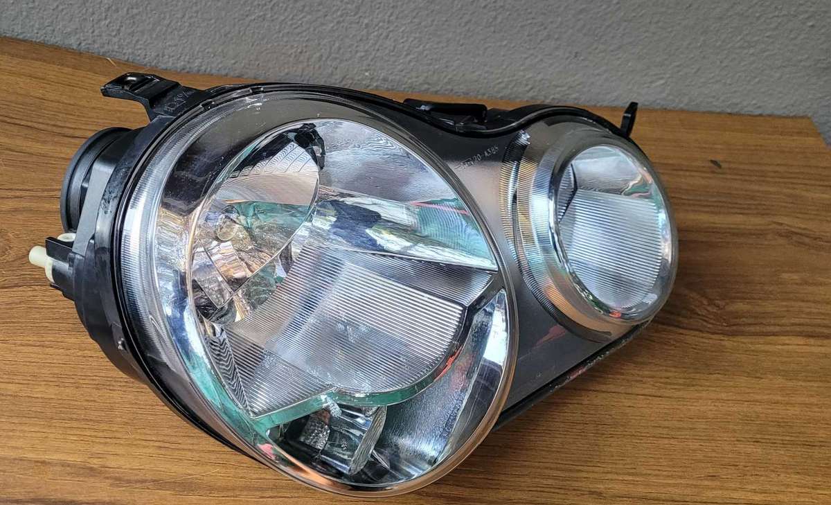VW Polo Right Head Light (PRACTICALLY UNUSED)