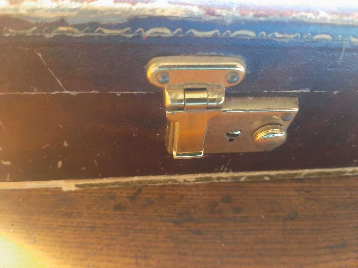 Joblot costume jewellery in vintage jewelary case