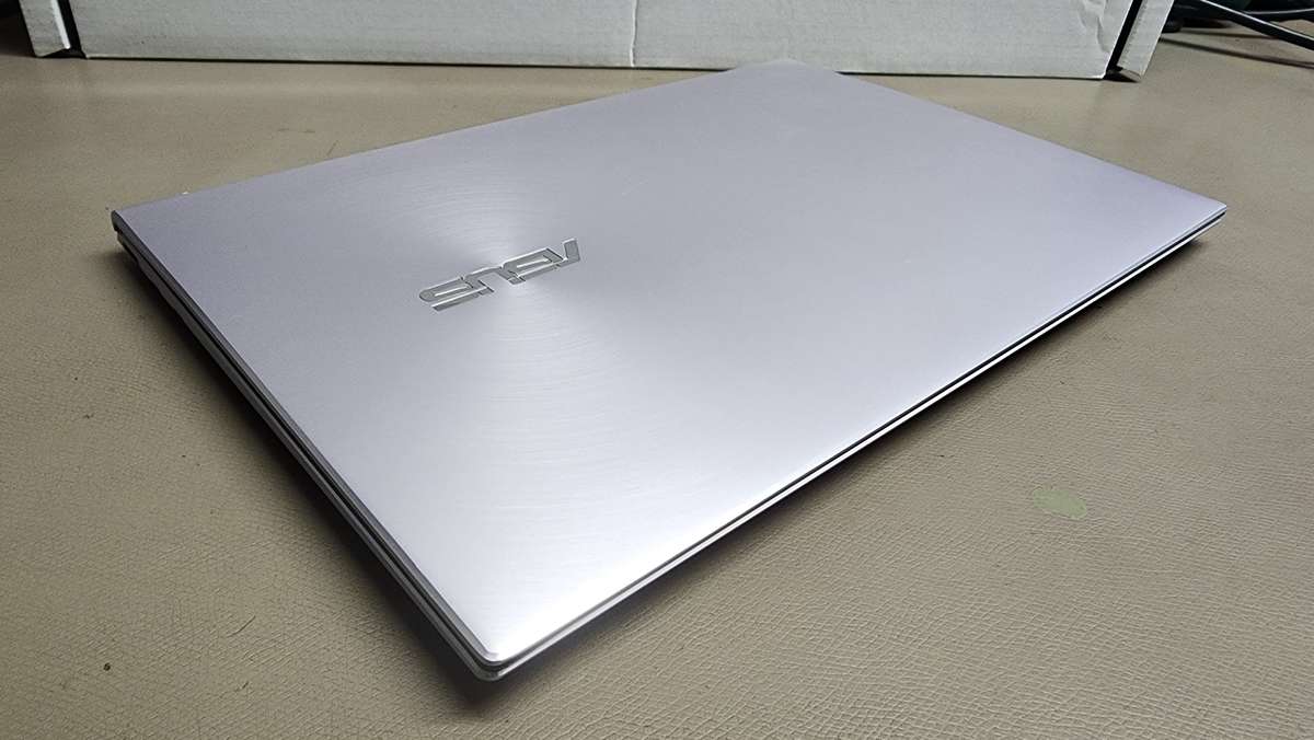 Asus Zenbook 14 UX425E (Silver, i7 11th Gen, 512GB SSD, 16GB RAM) - REFURBISHED