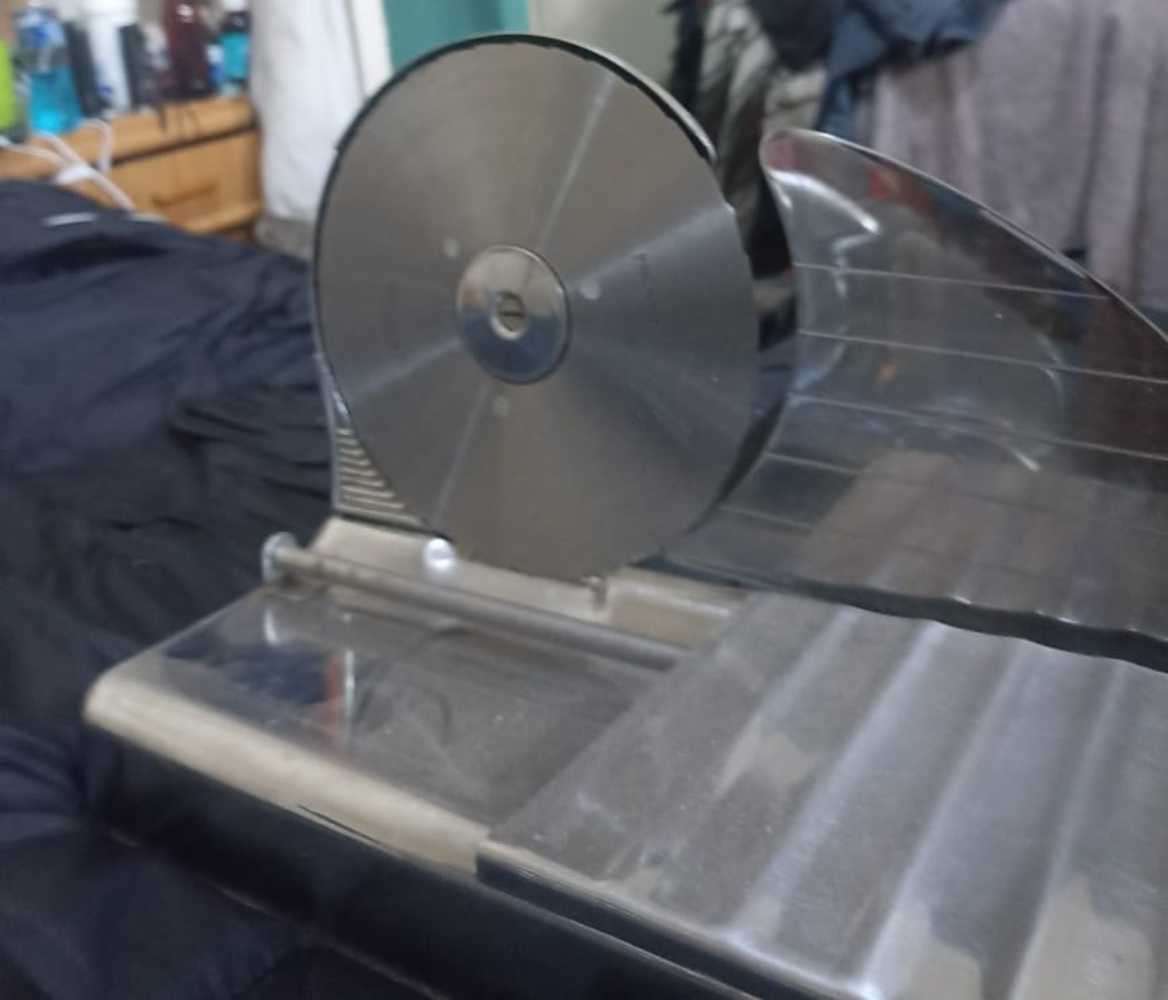 Pineware refurbished bread slicer