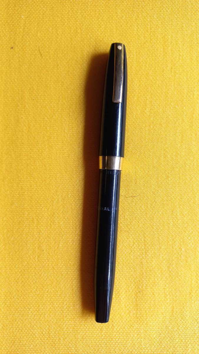 Vintage Sheaffer fountain pen- white dot