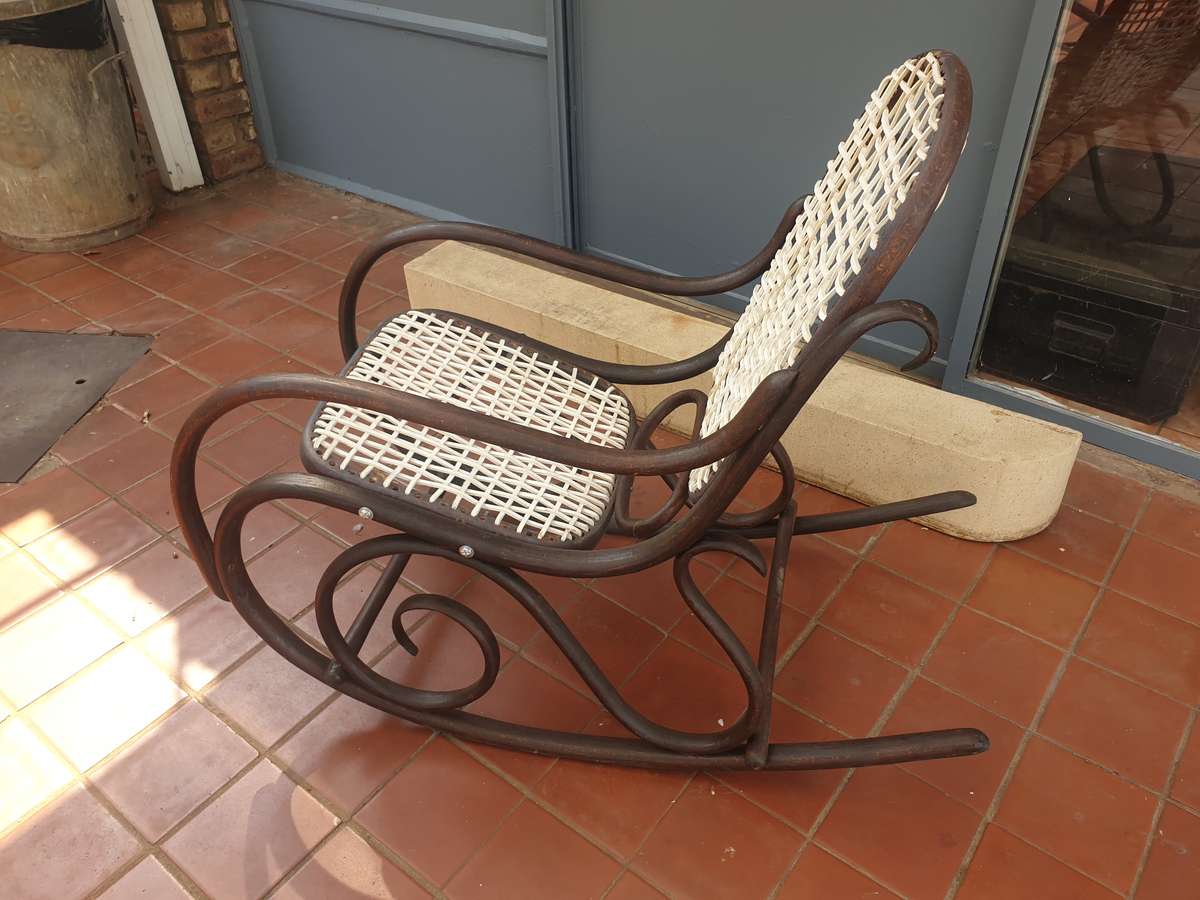 ANTIQUE BENTWOOD ROCKING CHAIR
