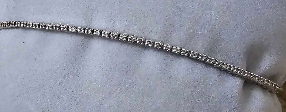 Magnificient Solid Whitegold Tennis Bracelet 1 Carat Natural Diamonds