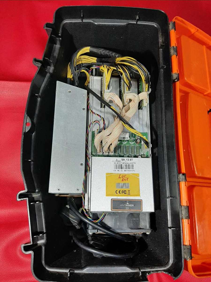 Like new bitcoin antminer S9 Plug and play 13th, Comes with everything in the picture.