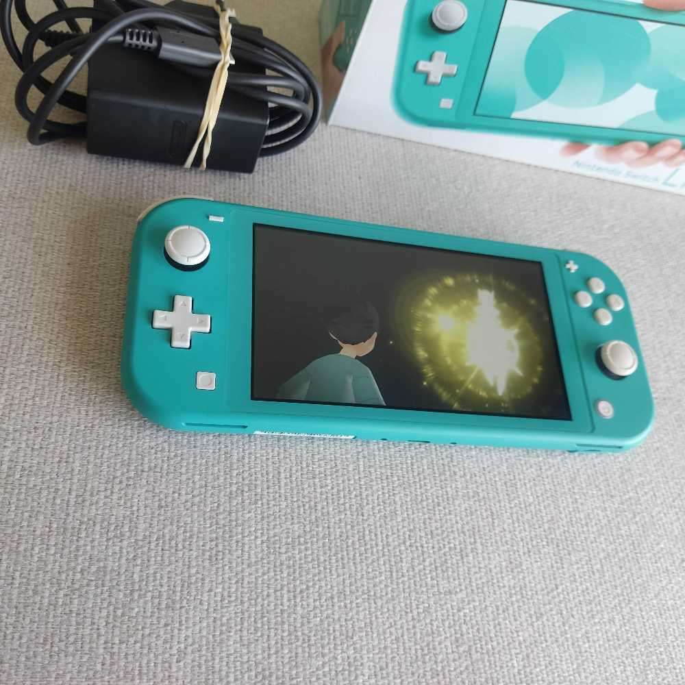 Nintendo Switch Lite console +box
