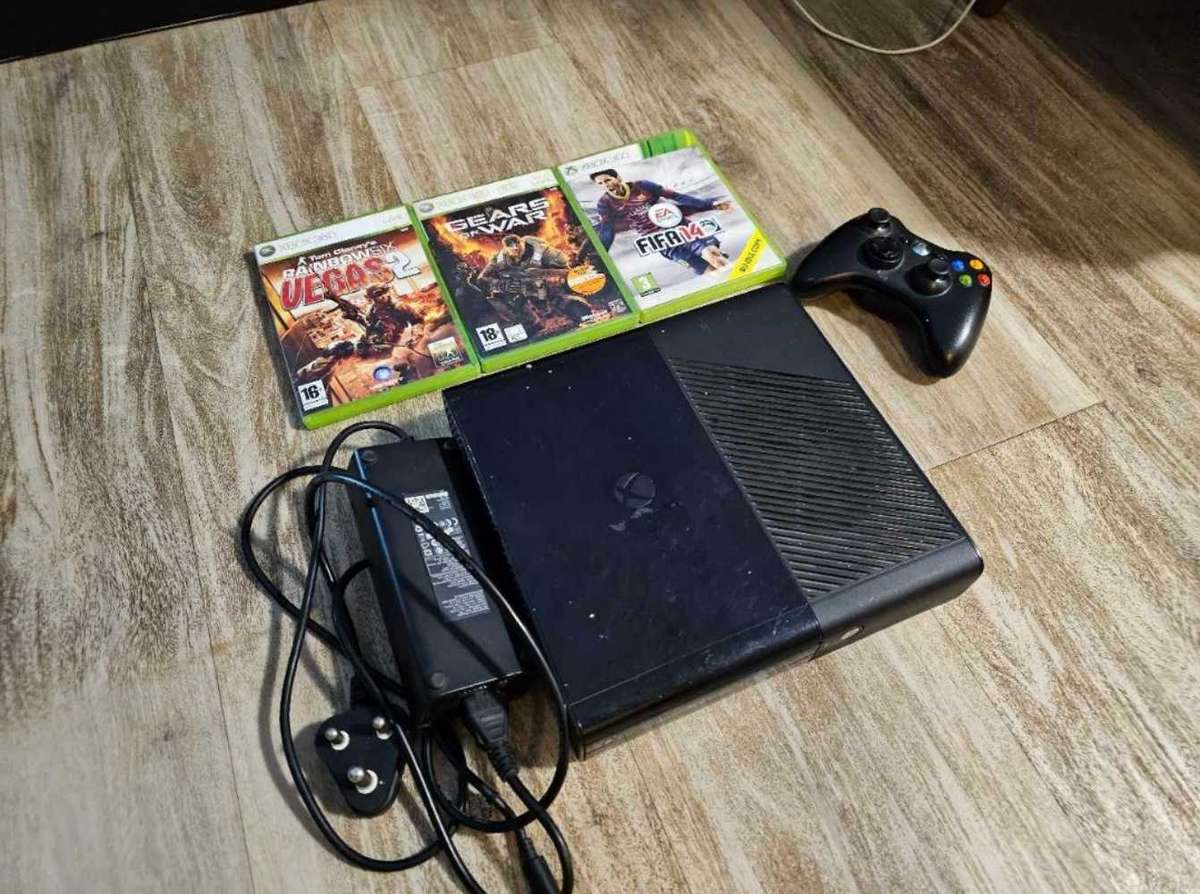 Xbox 360 with Controller