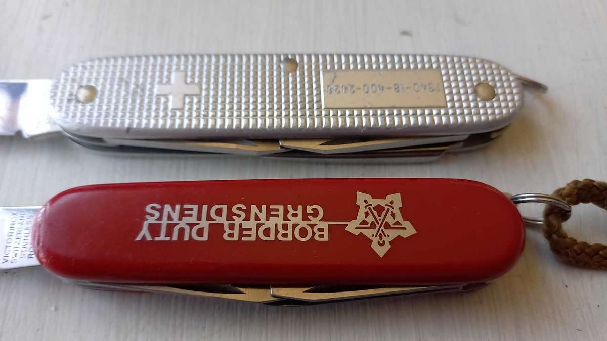 Knife collection border war Era Victorinoxes