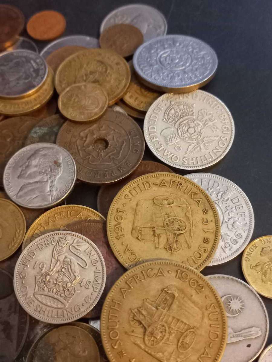 150 Mixed international coins