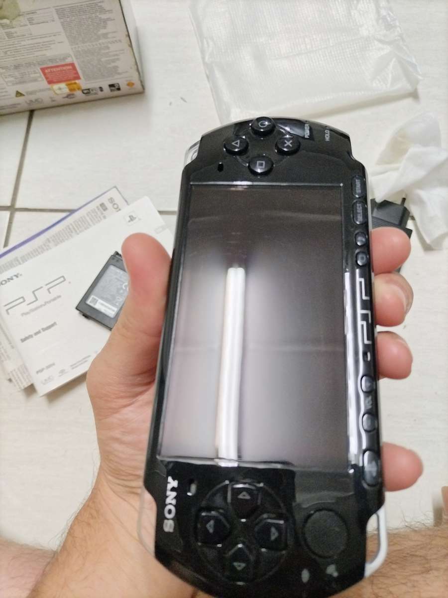 Sony Psp 3000 piano black boxed in mint condition