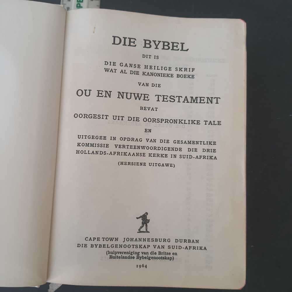 Die Bybel ou en nuwe testament 1964 in vg cond
