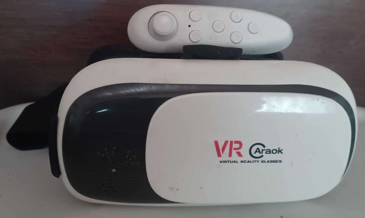 VIRTUAL REALITY HEADSET