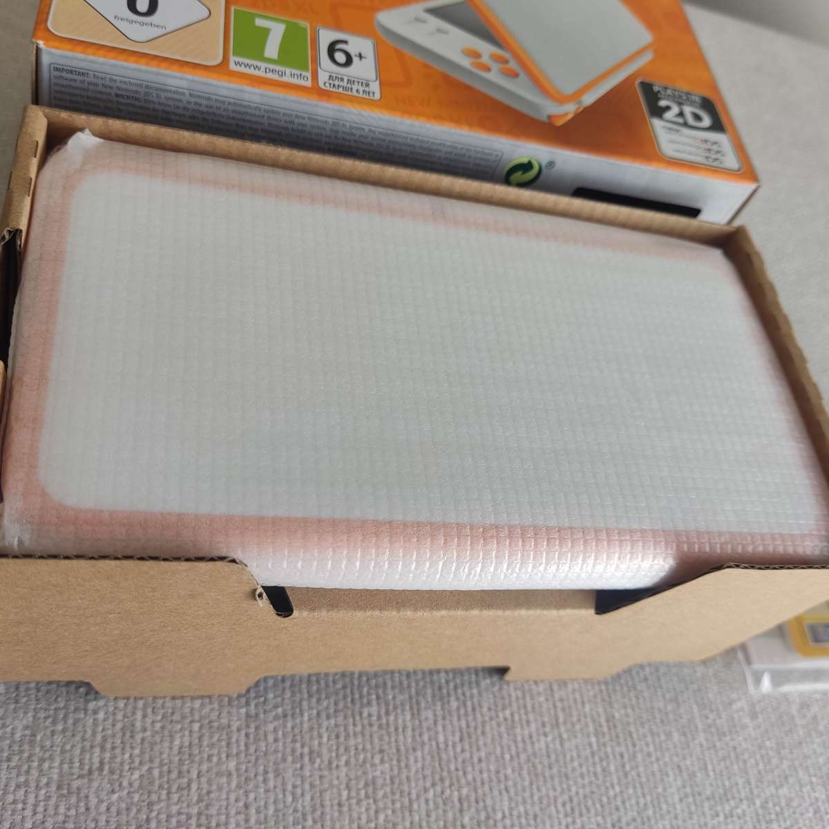 `New` Nintendo 2ds xl Console with original charger +box