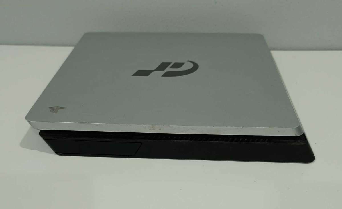 Playstation 4 Slim Limited Edition GT 1TB