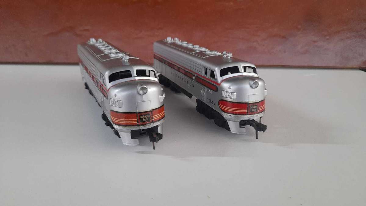 FLEISCHMANN HO DIESEL LOCOMOTIVES - BURLINGTON SET